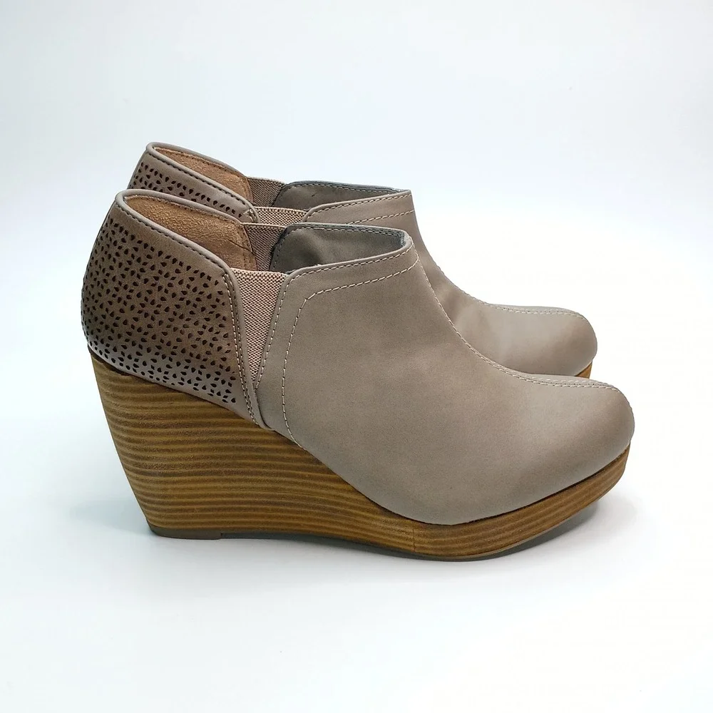 Dr. Scholls Harlow Wedge Booties Taupe Brown Perforated Ankle Boots Womens 8.5M
